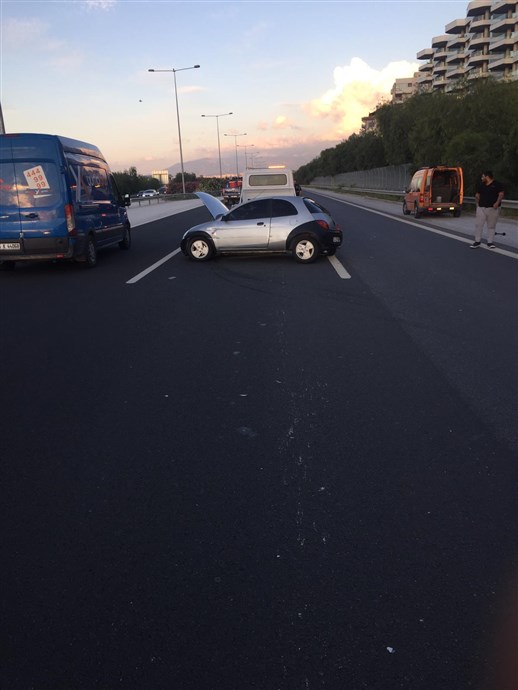 İzmir Narlıdere otoyolunda trafik kazası