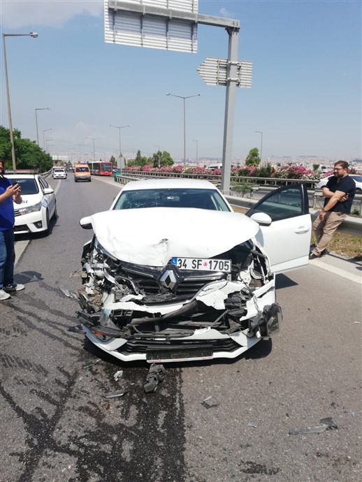 İzmir Otoyol Kaynaklar Trafik Kazası: 1 yaralı!